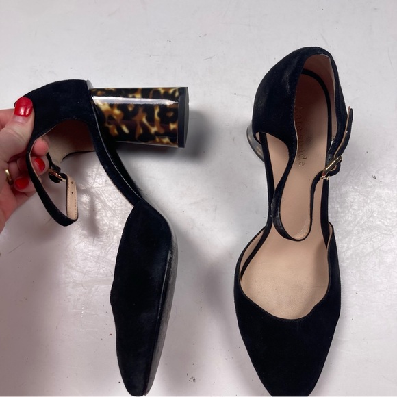 KATE SPADE NEW YORK Black Suede Tortoise Shell Spade Geometric Shape Heel Pump - Picture 2 of 9